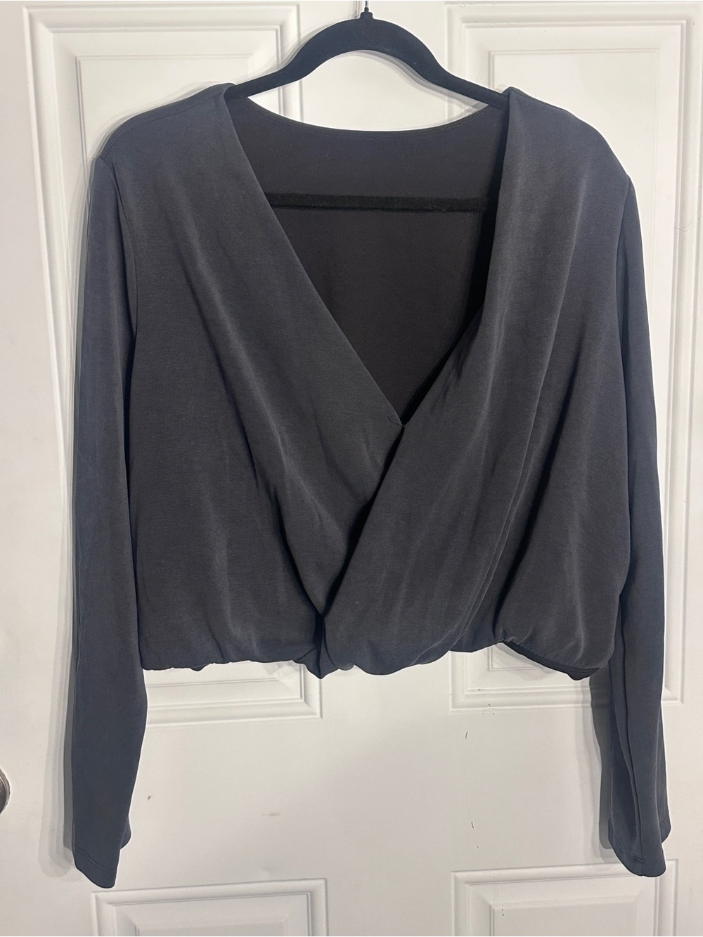 Lululemon Softstreme women's Black wrap Cropped Long-Sleeve Top. Size XL